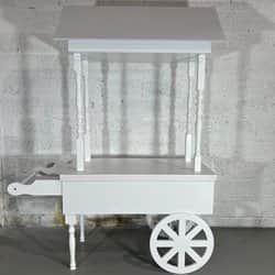 כרכרה לבנה+עמודים בלבן